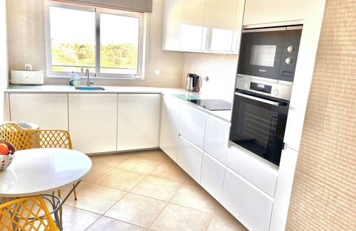 Atalaia Apartamento | Apartamento de lujo con vistas panorámicas: spa y gimnasio gratuitos, WiFi y servicio de limpieza diario.