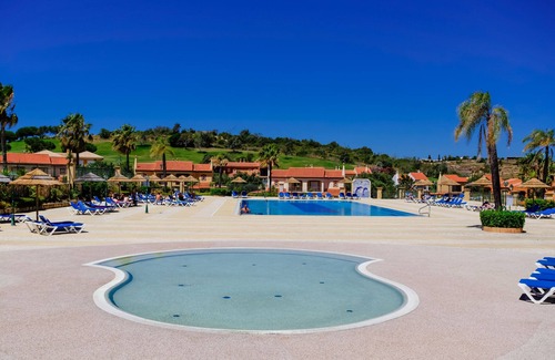 Atalaia Apartamento | Apartamento de lujo con vistas panorámicas: spa y gimnasio gratuitos, WiFi y servicio de limpieza diario.