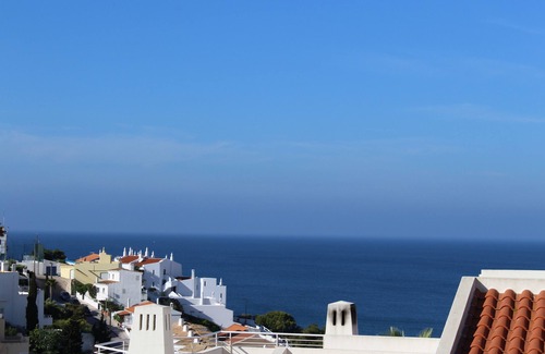 Carvoeiro Apartamento | Apartamento de lujo con fabulosas. Vistas al mar y exclusivo, terraza privada en la azotea con barbacoa.