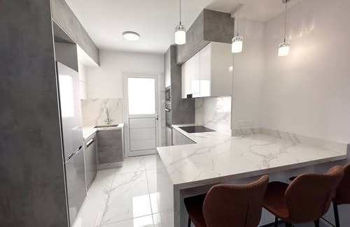 Moutallos Apartamento | Luxury Apartment with Spacious Garden - NEWLY REFURBISHED
