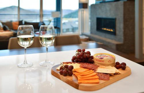 Park City Casa | Luxury Apex Townhome, Ski-in Ski-out, 3 King Suites, Private Hot Tub, Clubhouse amenities with Pool