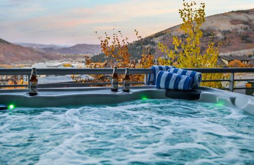 Park City Casa | Luxury Apex Townhome, Ski-in Ski-out, 3 King Suites, Private Hot Tub, Clubhouse amenities with Pool