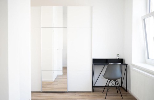 Oberdobling Apartamento | Luxury Apt Overlooking Danube Canal Vienna, Austria for Families - All Supplies Included