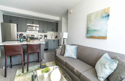 New Rochelle Apartamento | Luxury Apt with Rooftop