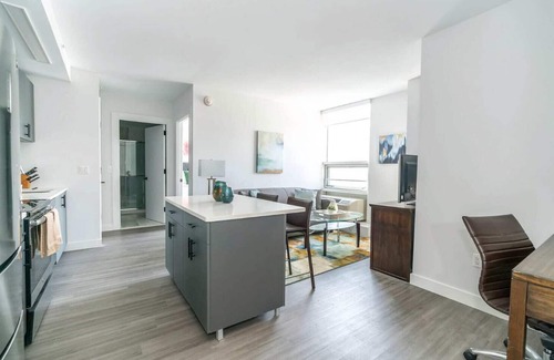 New Rochelle Apartamento | Luxury Apt with Rooftop