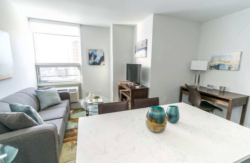 New Rochelle Apartamento | Luxury Apt with Rooftop