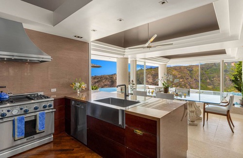Kuliouou - Kalani Iki Casa | Luxury Architectural Masterpiece w/ Infinity Pool & Stunning Diamond Head Vistas