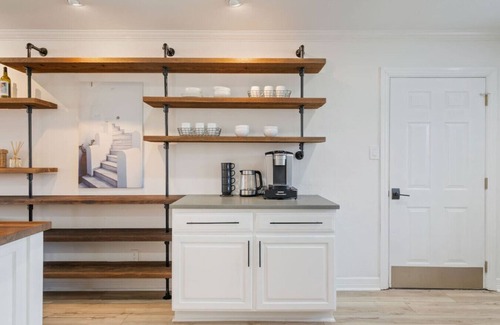 University Hills and Windsor Park Casa | Luxury Austin Getaway: Pool, Games & Fun for 12!