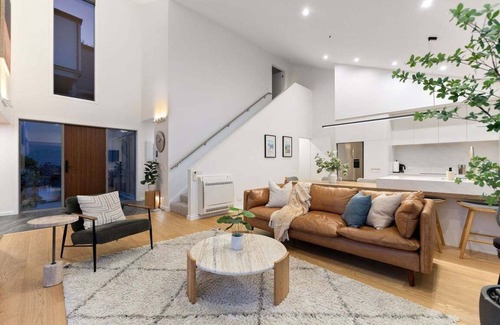 Frankton Casa | Luxury Away - Aurora Vista- Hot Tub-Free Parking-BBQ