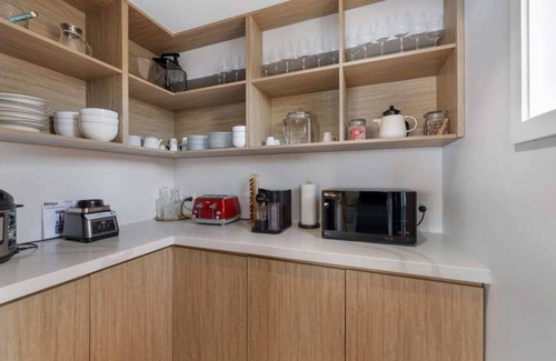 Fernhill Casa | Luxury Away - Twin Heights-AC-Free Parking-BBQ