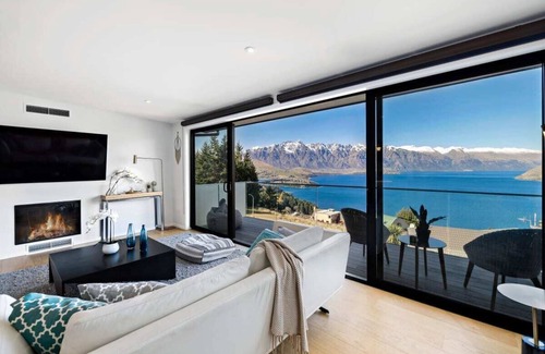 Fernhill Casa | Luxury Away - Twin Heights-AC-Free Parking-BBQ