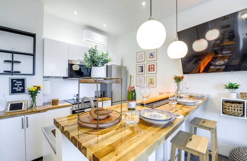 Jefferson City Apartamento | Luxury Barndo 2AN Europe Style Farm Stay Highland Cows, Chickens, Ducks
