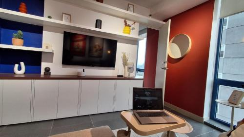 Lomas de Santa Fe Apartamento | Luxury Bauhaus Nest Pool Gym Park Restaurant