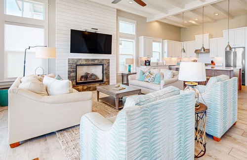 Rockport Casa | Luxury bayfront home with plunge pool, outdoor kitchen, docks, kayaks & SUPs