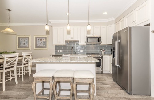 Dewey Beach Condominio | Luxury Bayfront Penthouse Condo 1 block from the beach. Overlooking rooftop pool