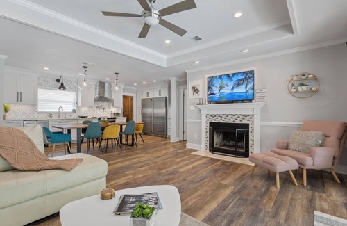 Ocean Springs Casa | Luxury Bayou Experience - secluded pool in Ocean Springs!