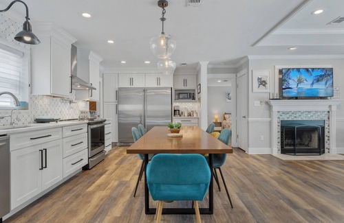 Ocean Springs Casa | Luxury Bayou Experience - secluded pool in Ocean Springs!