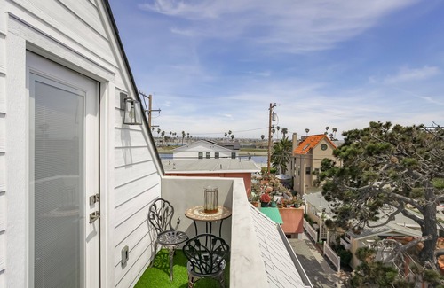 Mission Beach Casa | NUEVO MODERNO Beach House, BAY VIEWS!