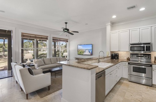 Sandestin Villa | Corazón de Sandestin! Precioso apartamento de 2 habitaciones con carrito de golf en el campo de golf Baytowne.