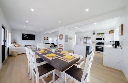 Hermosa Beach Casa | Luxury Beach Bungalow with Hot Tub - Steps to Sand and Pier