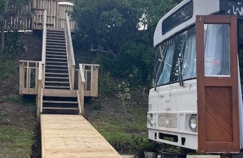 Castlecliff Casa | Luxury Beach Bus