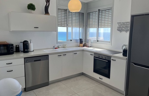 Netanya Condominio | Luxury Beach Condo Netanya- 5 Minutes walk to Kikar, across from Beach Elevator