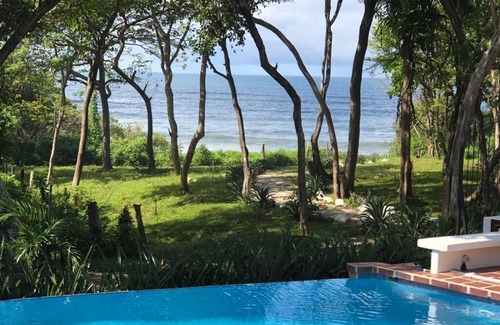 Playa Langosta Casa | Retiro de lujo frente al mar perfecto para grupos familiares / retiros / eventos 9-10BR / 10 BA