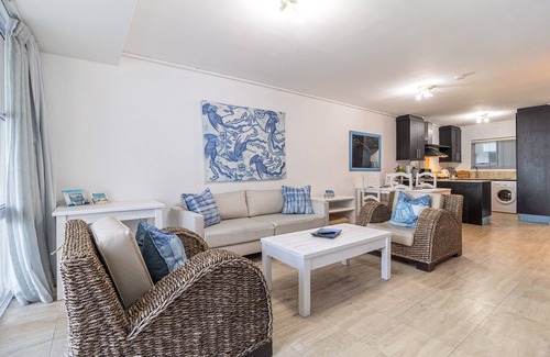 Lagoon Beach Apartamento | Luxury Beach Escape - Ocean View