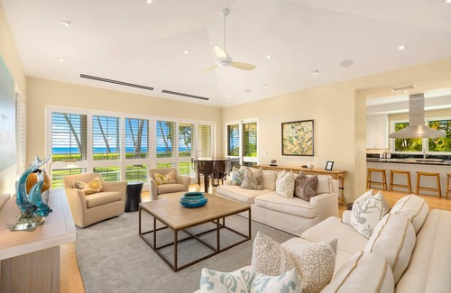 'Aina Haina Casa | Luxury Beach Estate w/ Pool & Private Sandy Stretch Overlooking Maunalua Bay