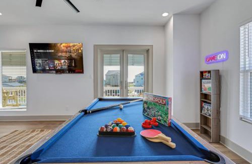 Crystal Beach Casa | Luxury Beach House Glow in dark golf Game Room
