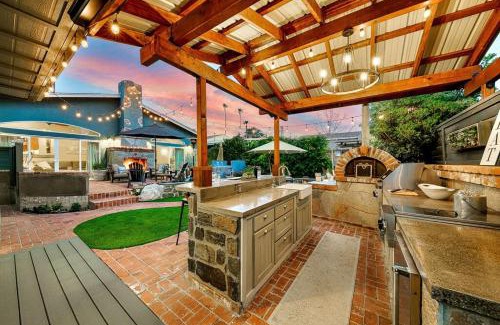 Sunset Cliffs Casa | Luxury beach home one block from ocean with spa, WiFi, & gorgeous outdoor space