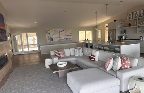 Beverly Shores Casa | LUXURY BEACH HOUSE IN DUNES NATIONAL PARK with 40ft POOL, & LAWN WITH GARDEN