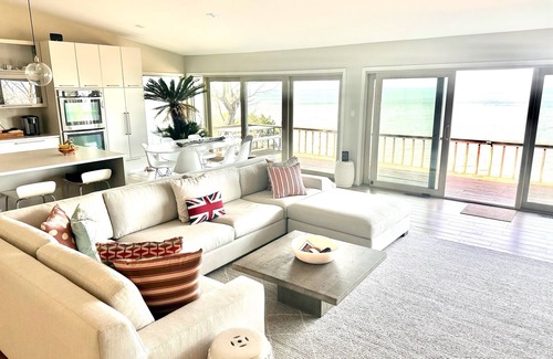Beverly Shores Casa | LUXURY BEACH HOUSE IN DUNES NATIONAL PARK with 40ft POOL, & LAWN WITH GARDEN