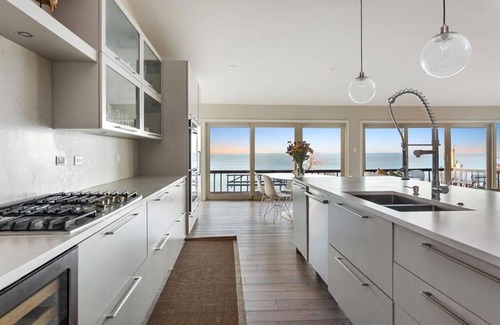 Beverly Shores Casa | LUXURY BEACH HOUSE IN DUNES NATIONAL PARK with 40ft POOL, & LAWN WITH GARDEN