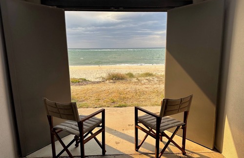 Dromana Casa | Luxury Beach House on two acres / Private Bathing Box / Botanic Like Gardens