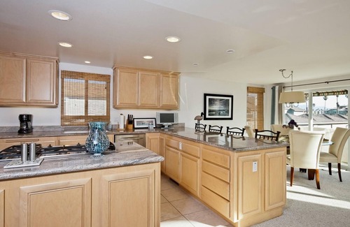 Hollywood Beach Casa | Luxury Beach House Rental in Hollywood Beach, Oxnard, CA