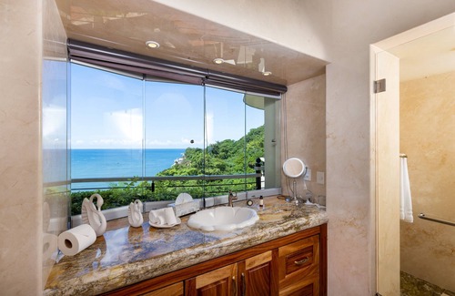 Boca de Tomatlan Villa | Luxury Beach Frontage Villa with amazing views for Rent