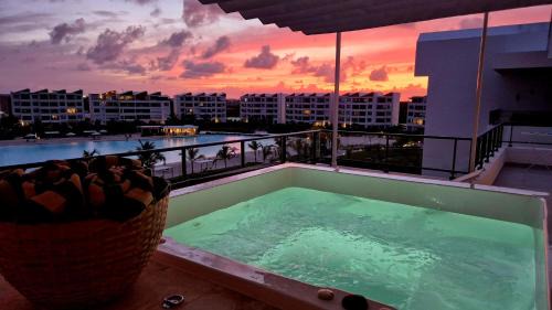 Punta Cana Apartamento | Luxury Beach Penthouse Jacuzzi Lagoon View