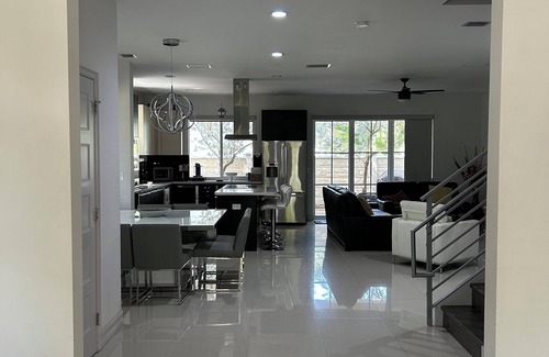 Pompano Beach Casa | Luxury Beach Townhouse steps from the Beach!