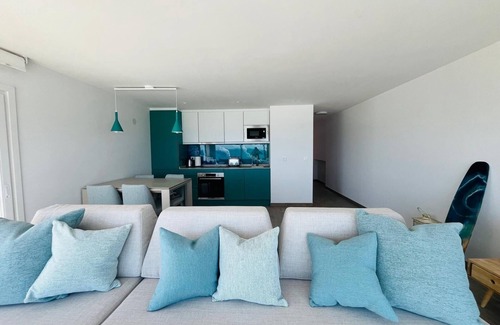 Torreguadiaro Apartamento | Luxury, beachfront, two bed apartment.