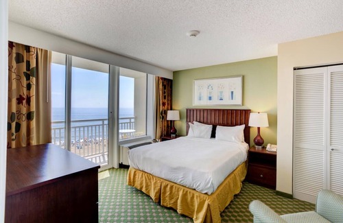 Northeast Virginia Beach Hotel | Luxury Beachfront Resort 1BR Suite w/ Full Kitchen in VA Beach Sleeps 4+