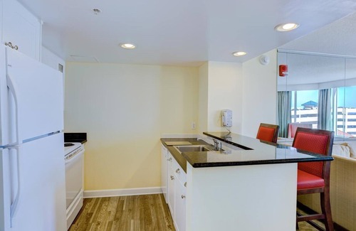 Northeast Virginia Beach Hotel | Luxury Beachfront Resort 1BR Suite w/ Full Kitchen in VA Beach Sleeps 4+