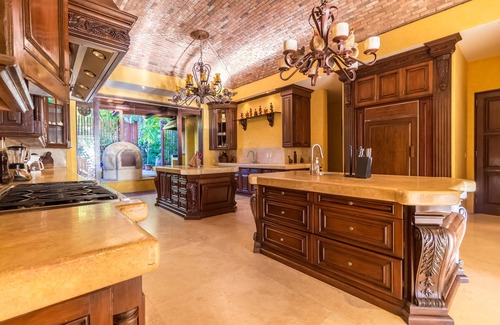 Punta de Mita Villa | Villa ultra lujosa frente al mar con personal completo de Coldwell Banker ¡Lujo mundial!