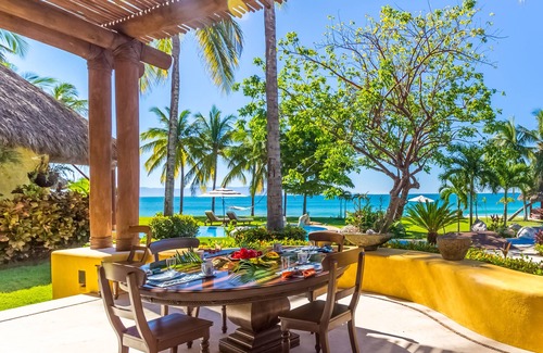 Punta de Mita Villa | Villa ultra lujosa frente al mar con personal completo de Coldwell Banker ¡Lujo mundial!