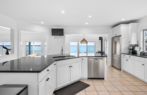 Barnstable Casa | LUXURY BEACHFRONT GETAWAY ON CAPE COD. "PET FRIENDLY"