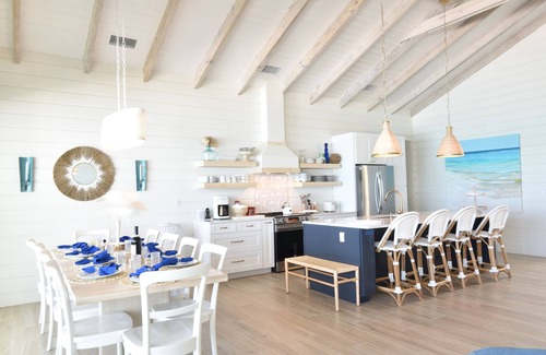 Tar Bay Casa | "Luxury beachfront paradise with incredible blue vistas!
