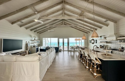 Tar Bay Casa | "Luxury beachfront paradise with incredible blue vistas!