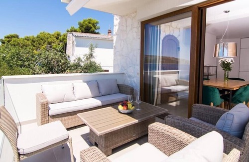 Okrug Donji Villa | Villa de Lujo Lucinda frente a la playa, con deck privado derecho al mar en Čiovo- Okrug Donji.
