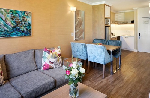 Umhlanga Apartamento | Luxury Beachfront Retreat | Balcony | Pool