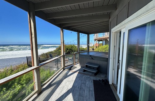 Gleneden Beach Apartamento | Luxury beachfront property with amazing views, hot tub and steps to the beach.